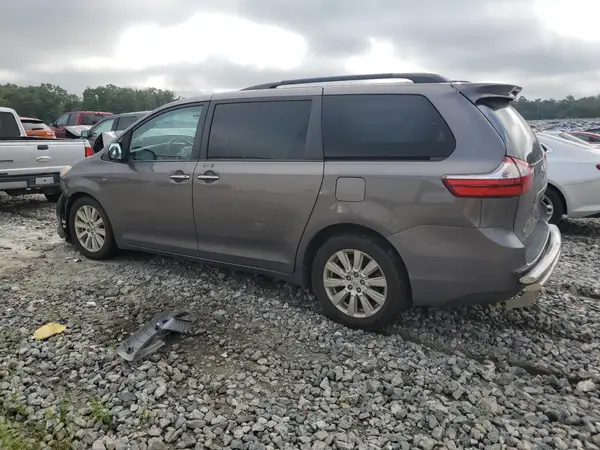 5TDDZ3DC8HS179474 2017 TOYOTA SIENNA - Image 2