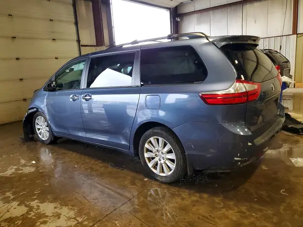 5TDDZ3DC8HS180317 2017 TOYOTA SIENNA - Image 2