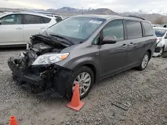 5TDDZ3DC8HS180382 2017 TOYOTA SIENNA
