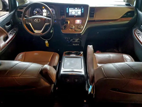 5TDDZ3DC8HS180527 2017 TOYOTA SIENNA - Image 8