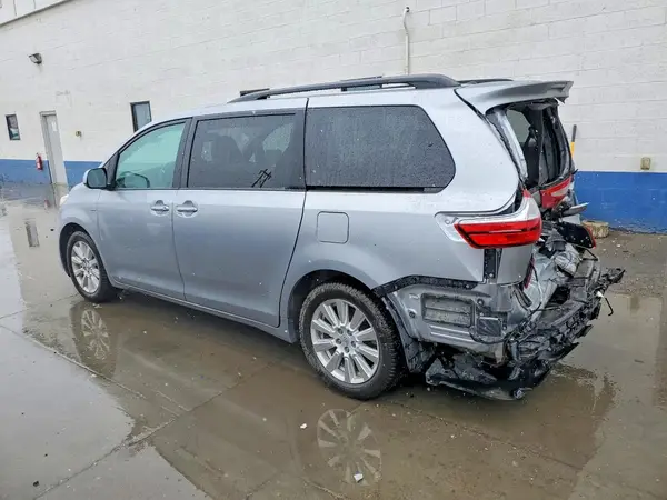 5TDDZ3DC8HS187526 2017 TOYOTA SIENNA - Image 2
