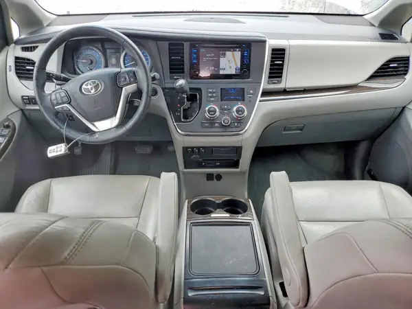 5TDDZ3DC8HS187526 2017 TOYOTA SIENNA - Image 8