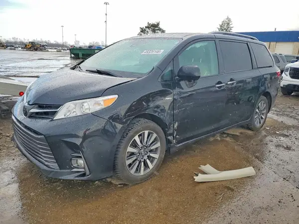 5TDDZ3DC8JS191033 2018 TOYOTA SIENNA - Image 1