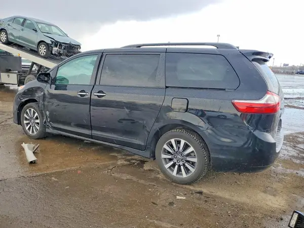5TDDZ3DC8JS191033 2018 TOYOTA SIENNA - Image 2
