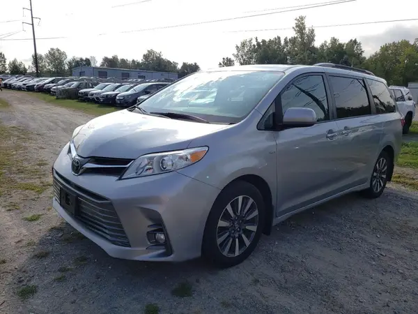 5TDDZ3DC8JS192358 2018 TOYOTA SIENNA - Image 2