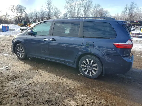 5TDDZ3DC8JS196832 2018 TOYOTA SIENNA - Image 2