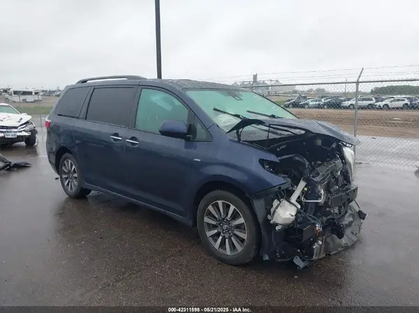 5TDDZ3DC8JS197365 2018 TOYOTA SIENNA - Image 1