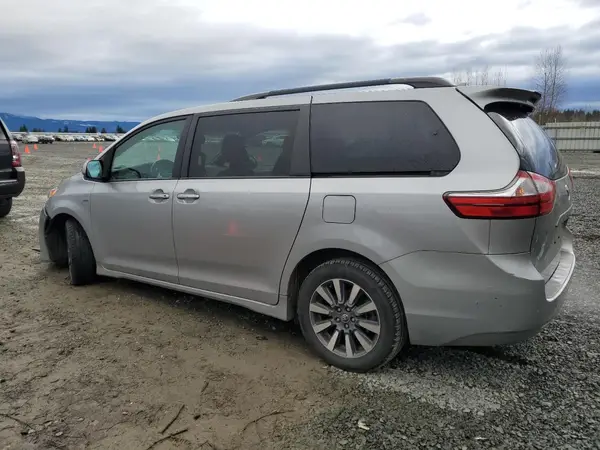 5TDDZ3DC8JS199035 2018 TOYOTA SIENNA - Image 2