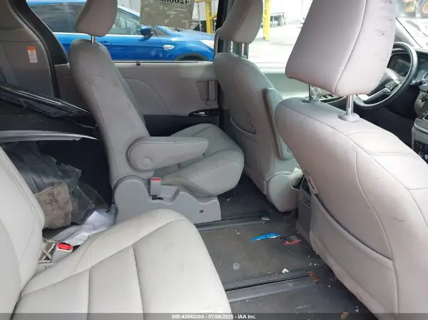 5TDDZ3DC8JS202502 2018 TOYOTA SIENNA - Image 8