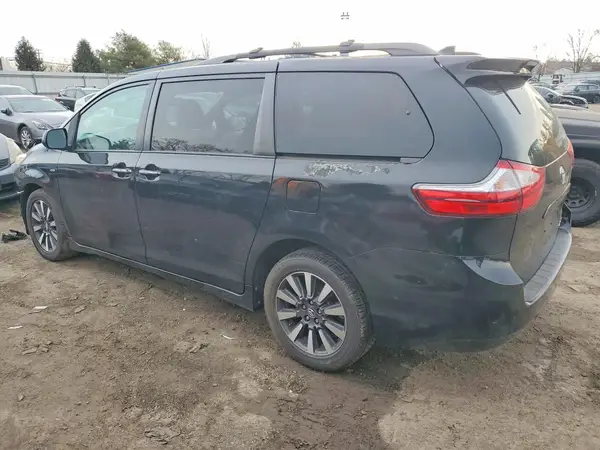 5TDDZ3DC8KS209967 2019 TOYOTA SIENNA - Image 2