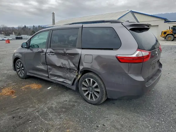 5TDDZ3DC8KS211900 2019 TOYOTA SIENNA - Image 2