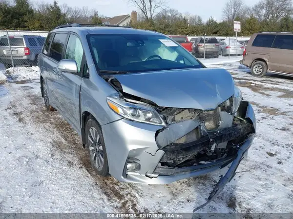 5TDDZ3DC8KS218961 2019 TOYOTA SIENNA - Image 1