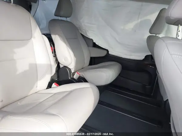 5TDDZ3DC8KS218961 2019 TOYOTA SIENNA - Image 8
