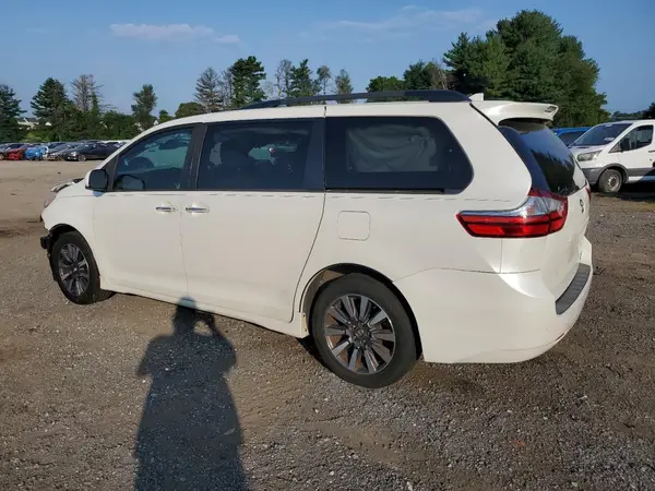 5TDDZ3DC8KS220399 2019 TOYOTA SIENNA - Image 2