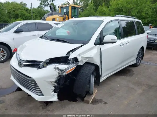 5TDDZ3DC8KS224999 2019 TOYOTA SIENNA - Image 2
