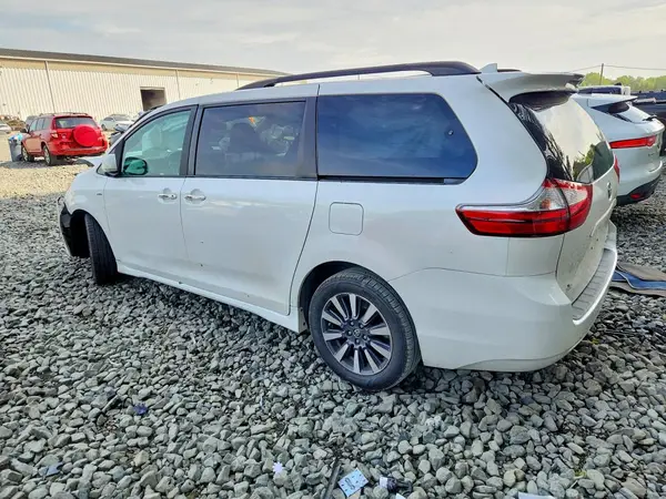 5TDDZ3DC8KS225506 2019 TOYOTA SIENNA - Image 2