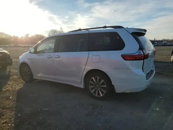 5TDDZ3DC8LS244347 2020 TOYOTA SIENNA - Image 2