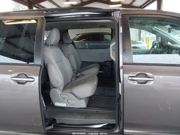 5TDDZ3DC8LS247894 2020 TOYOTA SIENNA - Image 8