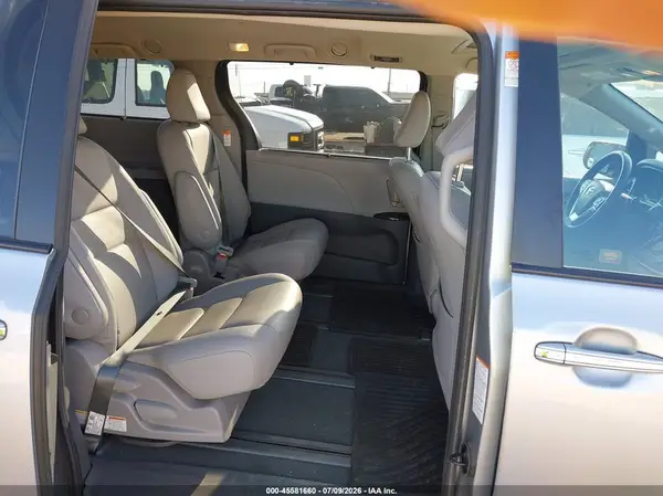 5TDDZ3DC8LS251170 2020 TOYOTA SIENNA - Image 8