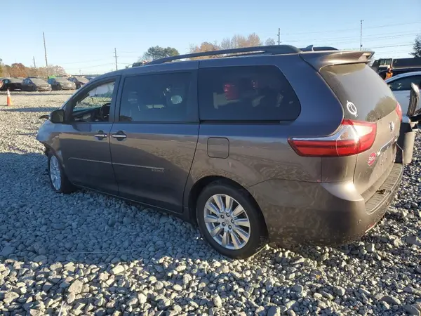 5TDDZ3DC9HS148895 2017 TOYOTA SIENNA - Image 2