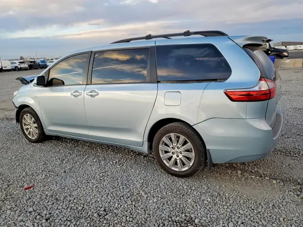 5TDDZ3DC9HS151392 2017 TOYOTA SIENNA - Image 2