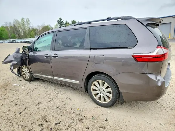 5TDDZ3DC9HS151621 2017 TOYOTA SIENNA - Image 2