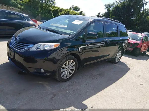 5TDDZ3DC9HS152641 2017 TOYOTA SIENNA - Image 2