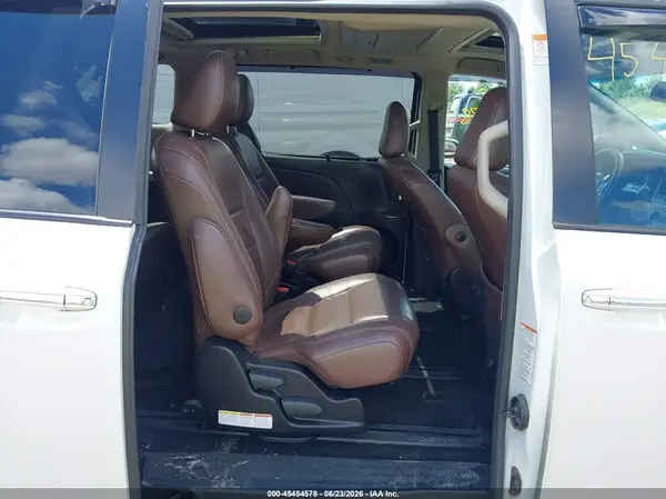 5TDDZ3DC9HS156334 2017 TOYOTA SIENNA - Image 8