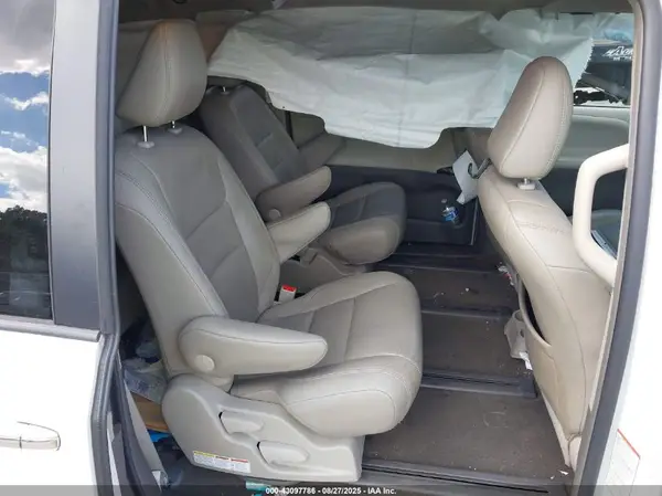 5TDDZ3DC9HS156673 2017 TOYOTA SIENNA - Image 8