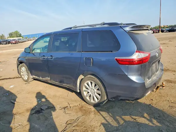 5TDDZ3DC9HS158813 2017 TOYOTA SIENNA - Image 2