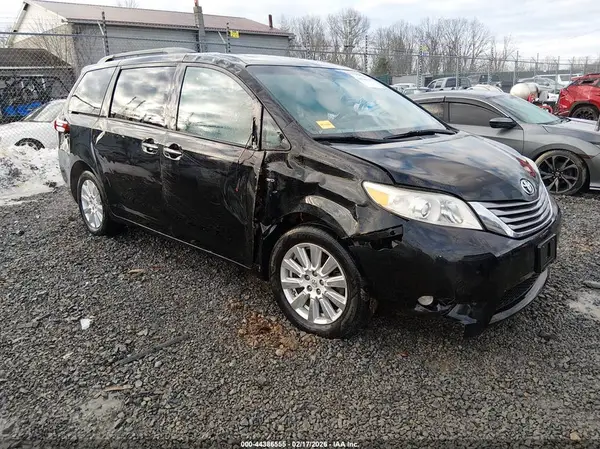 5TDDZ3DC9HS163798 2017 TOYOTA SIENNA - Image 1