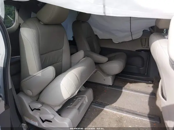 5TDDZ3DC9HS164076 2017 TOYOTA SIENNA - Image 8