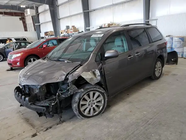 5TDDZ3DC9HS165051 2017 TOYOTA SIENNA - Image 1