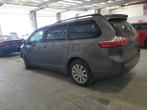 5TDDZ3DC9HS165051 2017 TOYOTA SIENNA - Image 2