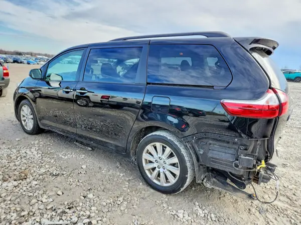 5TDDZ3DC9HS165499 2017 TOYOTA SIENNA - Image 2