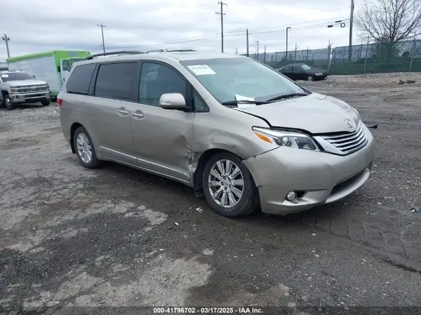 5TDDZ3DC9HS166409 2017 TOYOTA SIENNA - Image 1