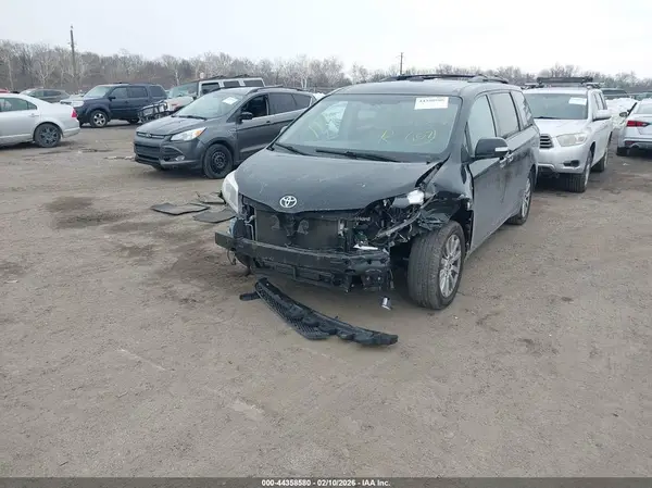 5TDDZ3DC9HS167141 2017 TOYOTA SIENNA - Image 2
