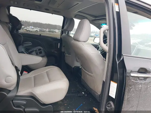 5TDDZ3DC9HS167141 2017 TOYOTA SIENNA - Image 8