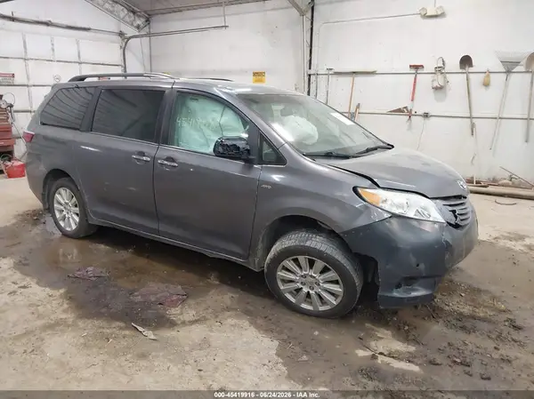 5TDDZ3DC9HS171349 2017 TOYOTA SIENNA - Image 1