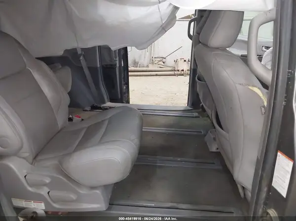 5TDDZ3DC9HS171349 2017 TOYOTA SIENNA - Image 8