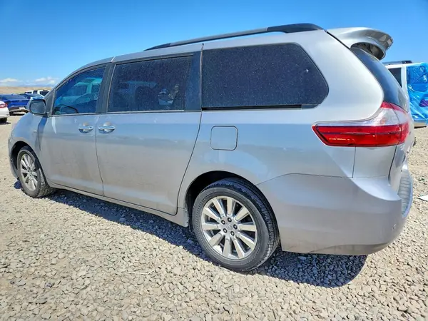 5TDDZ3DC9HS175854 2017 TOYOTA SIENNA - Image 2