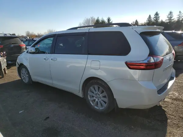 5TDDZ3DC9HS178723 2017 TOYOTA SIENNA - Image 2