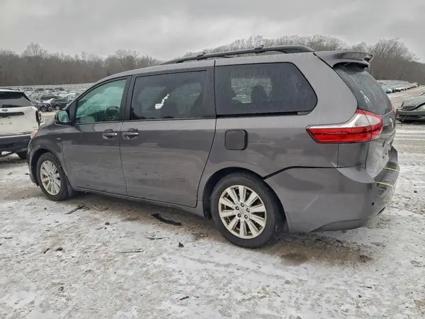 5TDDZ3DC9HS179645 2017 TOYOTA SIENNA - Image 2