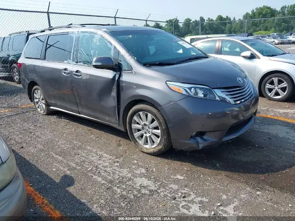 5TDDZ3DC9HS183372 2017 TOYOTA SIENNA - Image 1