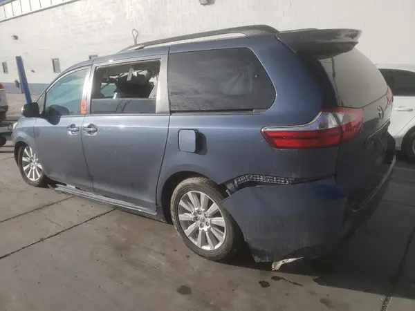 5TDDZ3DC9HS184439 2017 TOYOTA SIENNA - Image 2