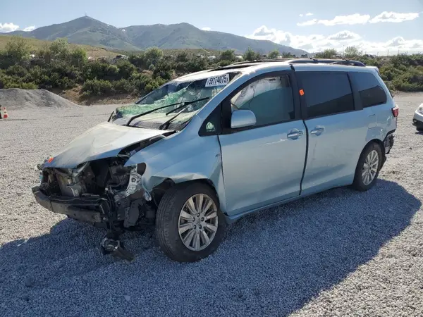 5TDDZ3DC9HS185879 2017 TOYOTA SIENNA - Image 1