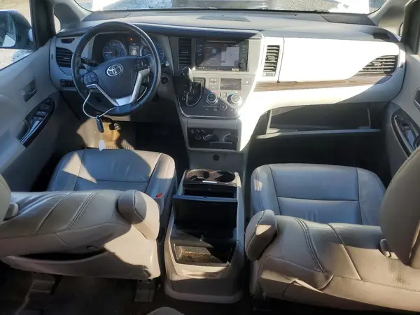 5TDDZ3DC9HS187518 2017 TOYOTA SIENNA - Image 8