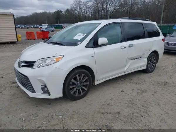 5TDDZ3DC9JS188884 2018 TOYOTA SIENNA - Image 2