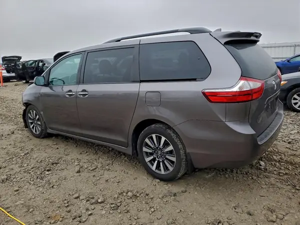 5TDDZ3DC9JS191302 2018 TOYOTA SIENNA - Image 2