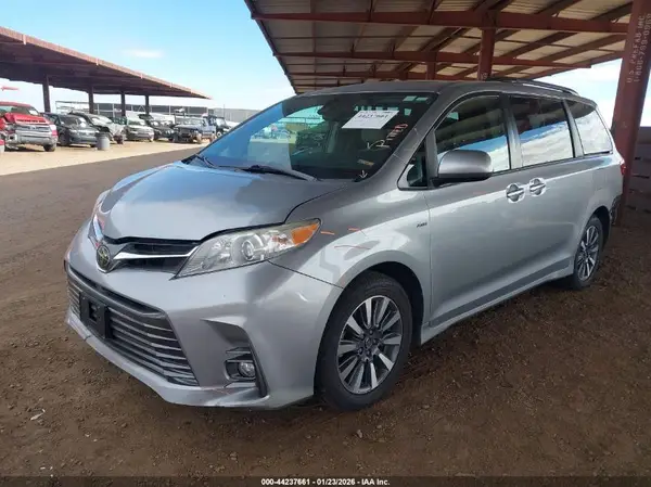 5TDDZ3DC9JS194491 2018 TOYOTA SIENNA - Image 2